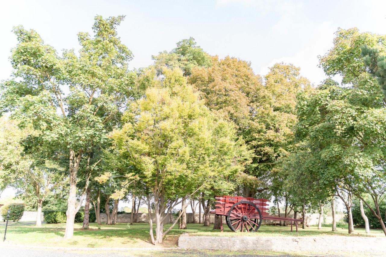 Domaine Malar Hotel Guillerval Bagian luar foto