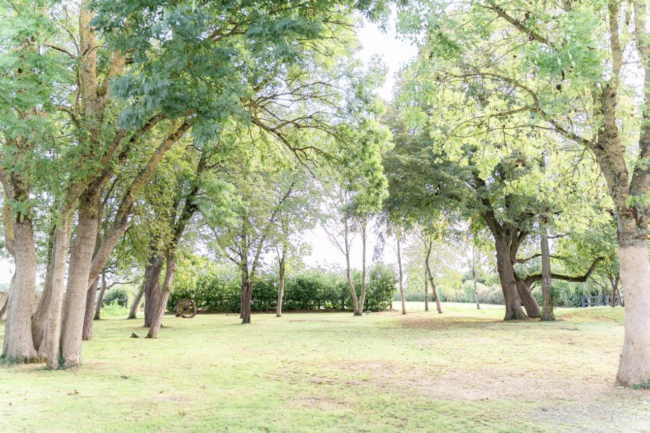 Domaine Malar Hotel Guillerval Bagian luar foto