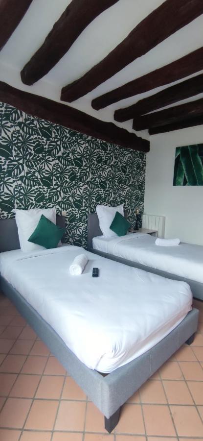 Domaine Malar Hotel Guillerval Bagian luar foto