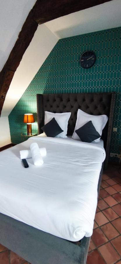 Domaine Malar Hotel Guillerval Bagian luar foto