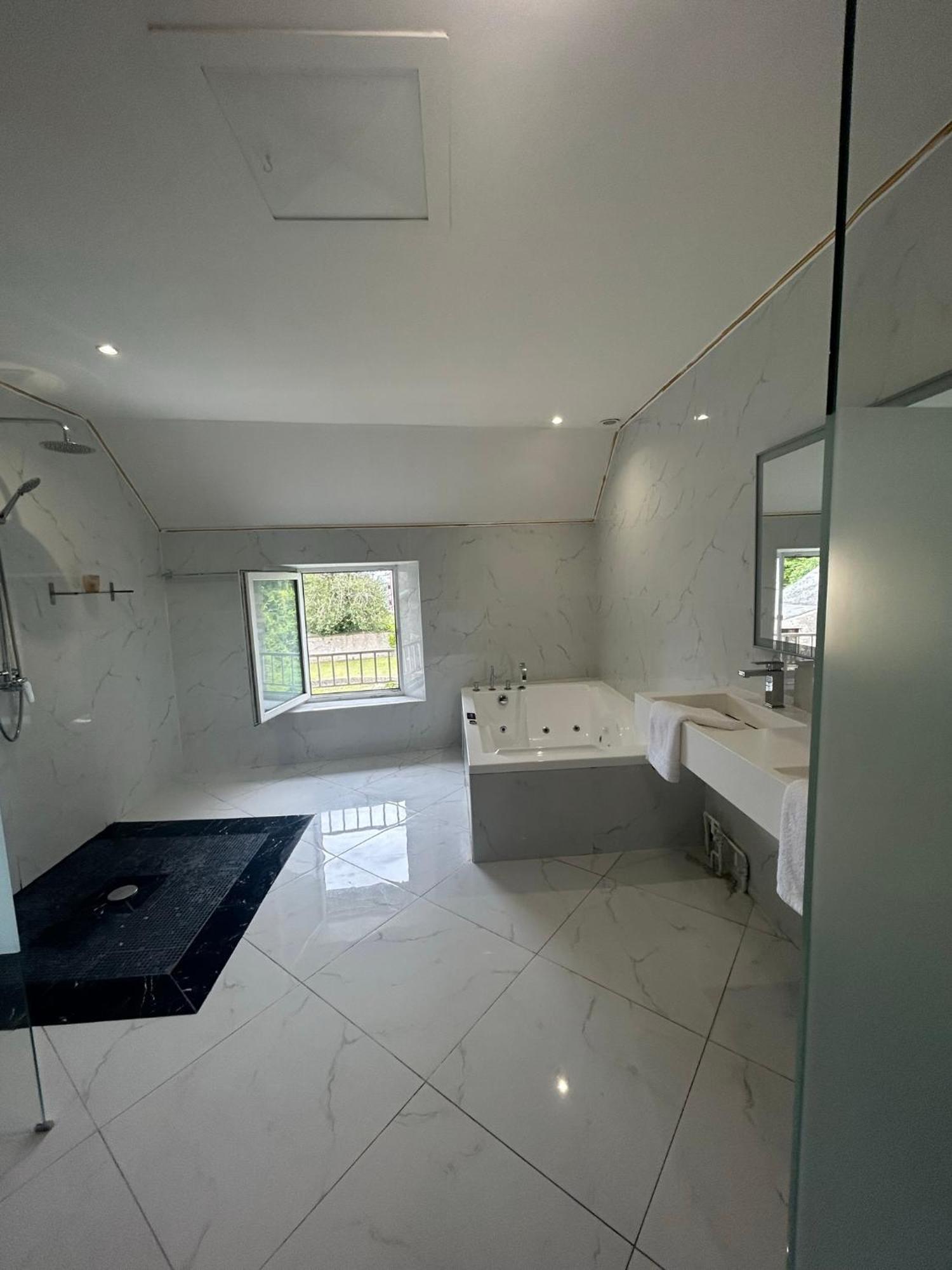 Domaine Malar Hotel Guillerval Bagian luar foto